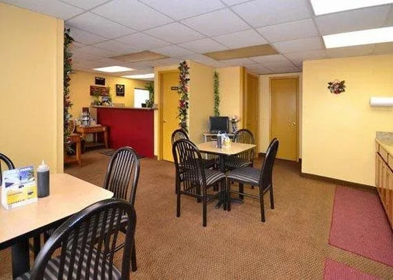 Econo Lodge Central