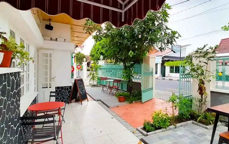 Reisban Coffee Shop and Hostel