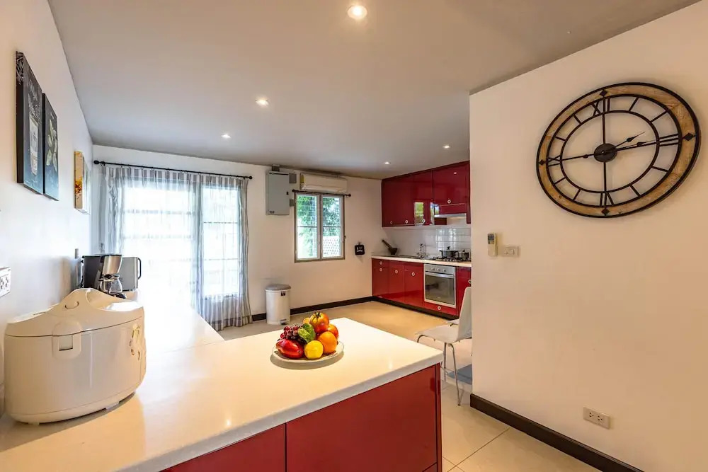 4 BR Townhouse in Great Location BSS