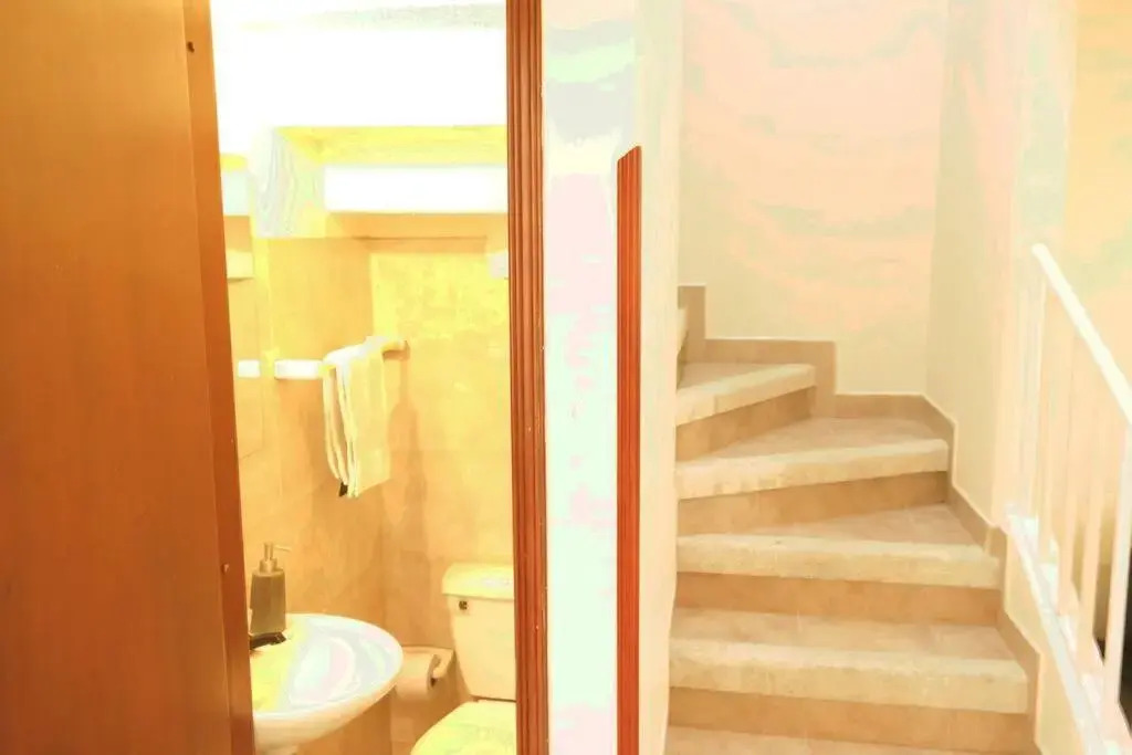 Casa Anillo vía, cerca a CC Cañaveral y Clínica