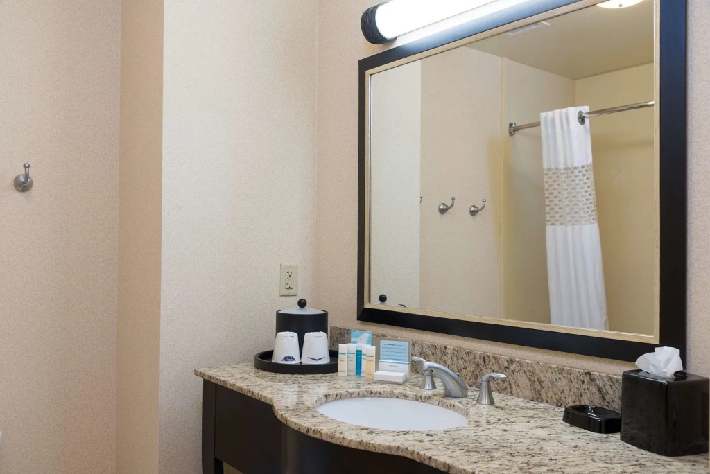 Hampton Inn & Suites Hartford-Manchester