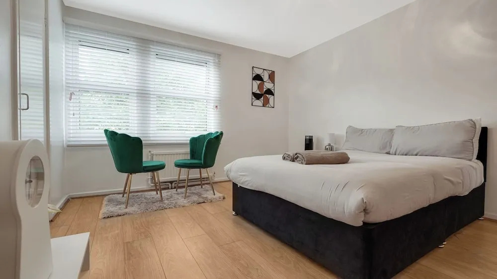 London - Flat - Garden Access - Sleeps 3 - Parking