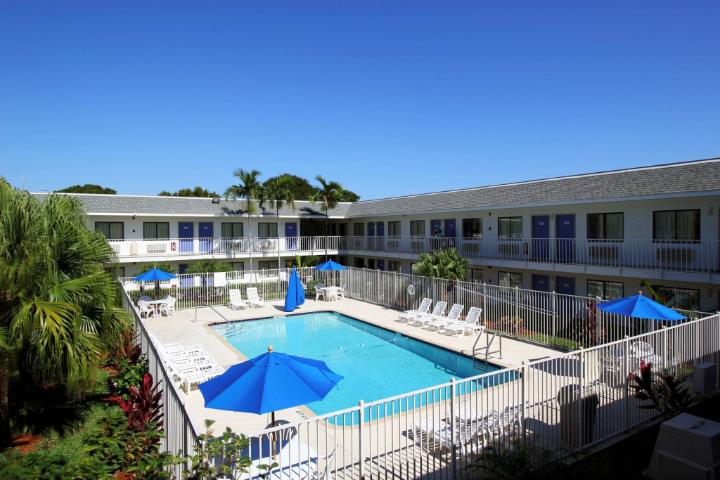 Motel 6-Lantana West Palm Beach, FL