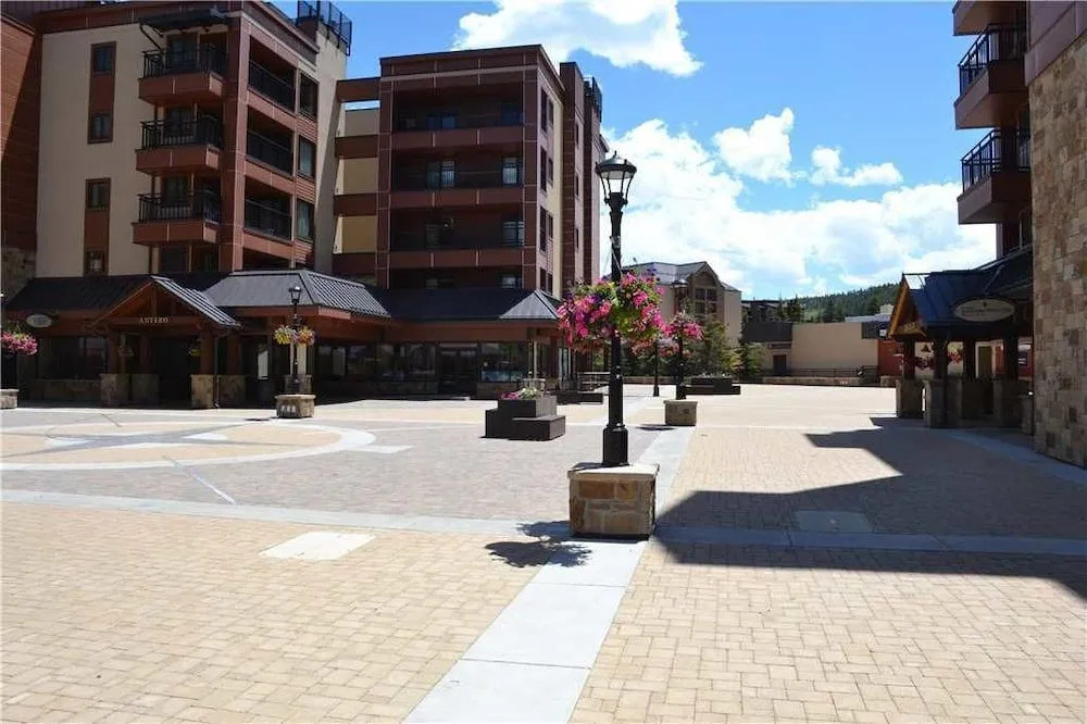 Village Chateaux 1053 by Great Western Lodging