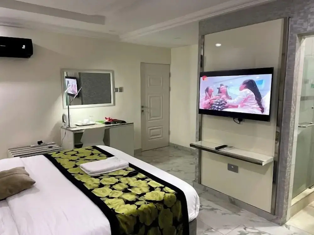 Lushville Hotels and Suites