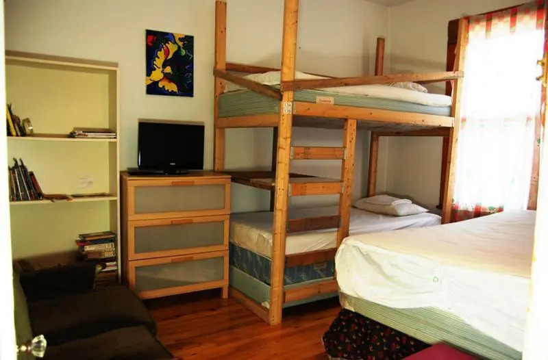 Econo Hostel