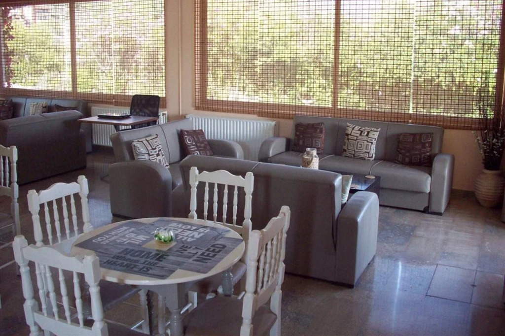 Ionis Hotel