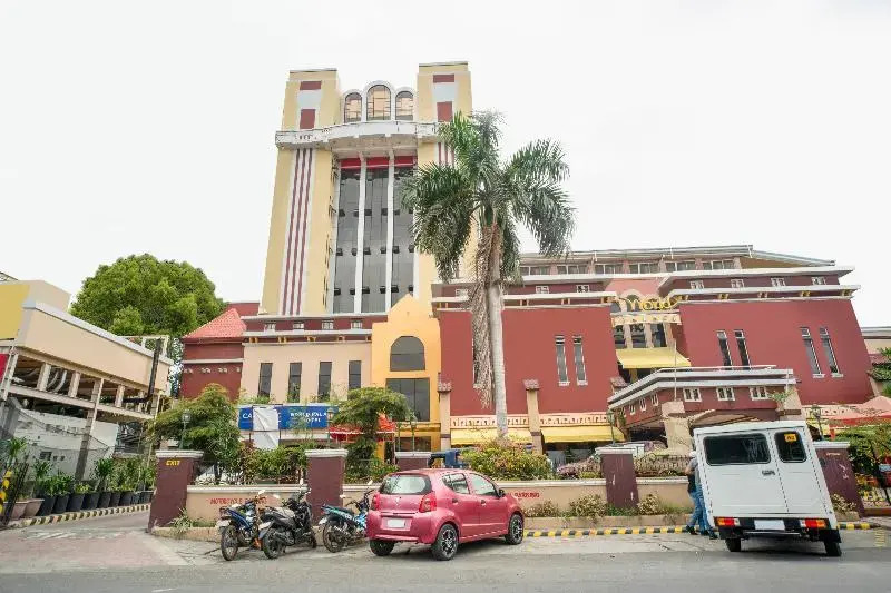 World Palace Hotel by OYO Rooms