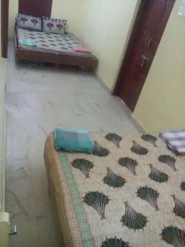 Raghavi Tourist Home