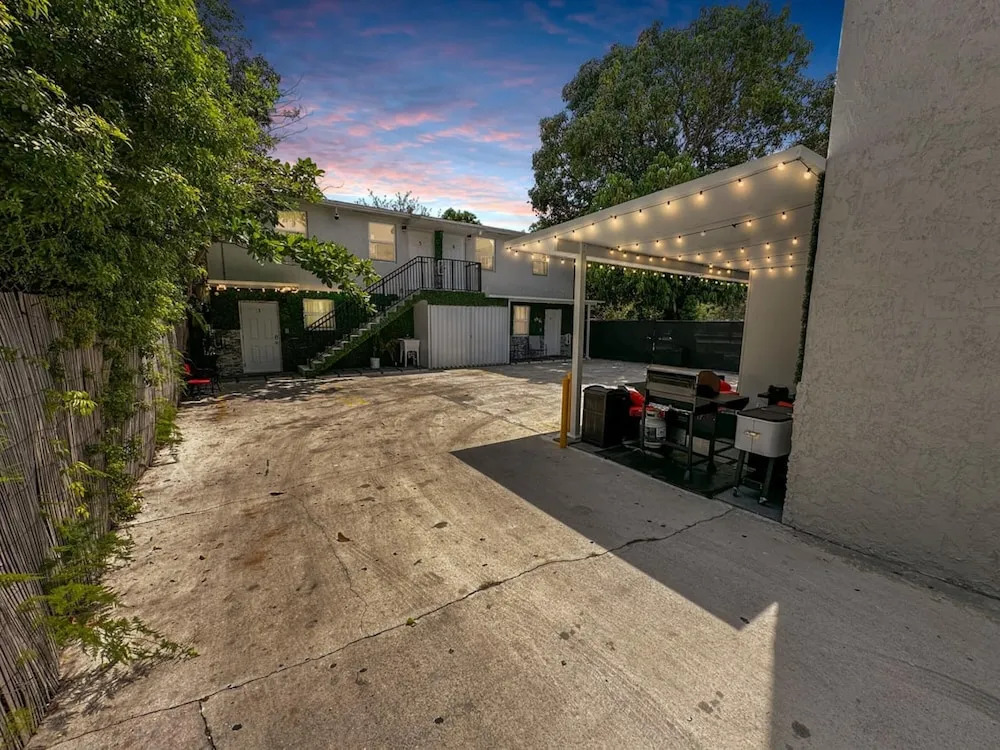 Vacay Spot Wynwood Fun 8 to 28guests 4kitchens BBQ, Miami