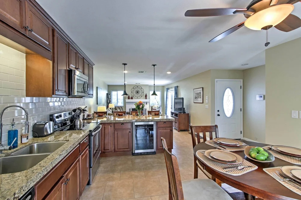 066222: Private 3 BR Home w/ Fire Pit by Old Town