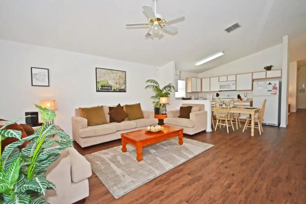 Hampton Lakes 215824