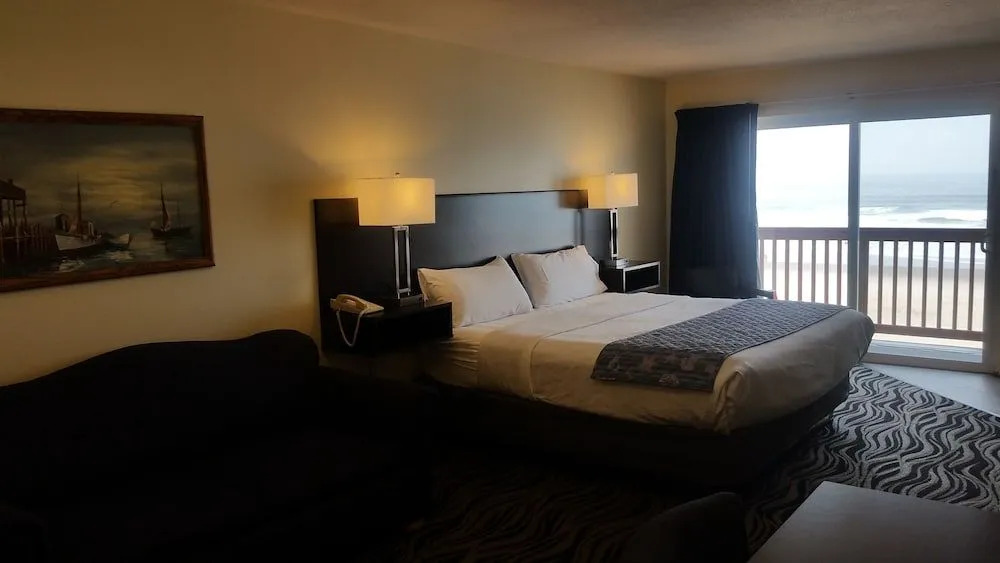 Tradewinds Motel