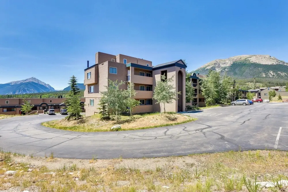 Stunning Mountain Views: Silverthorne Condo!