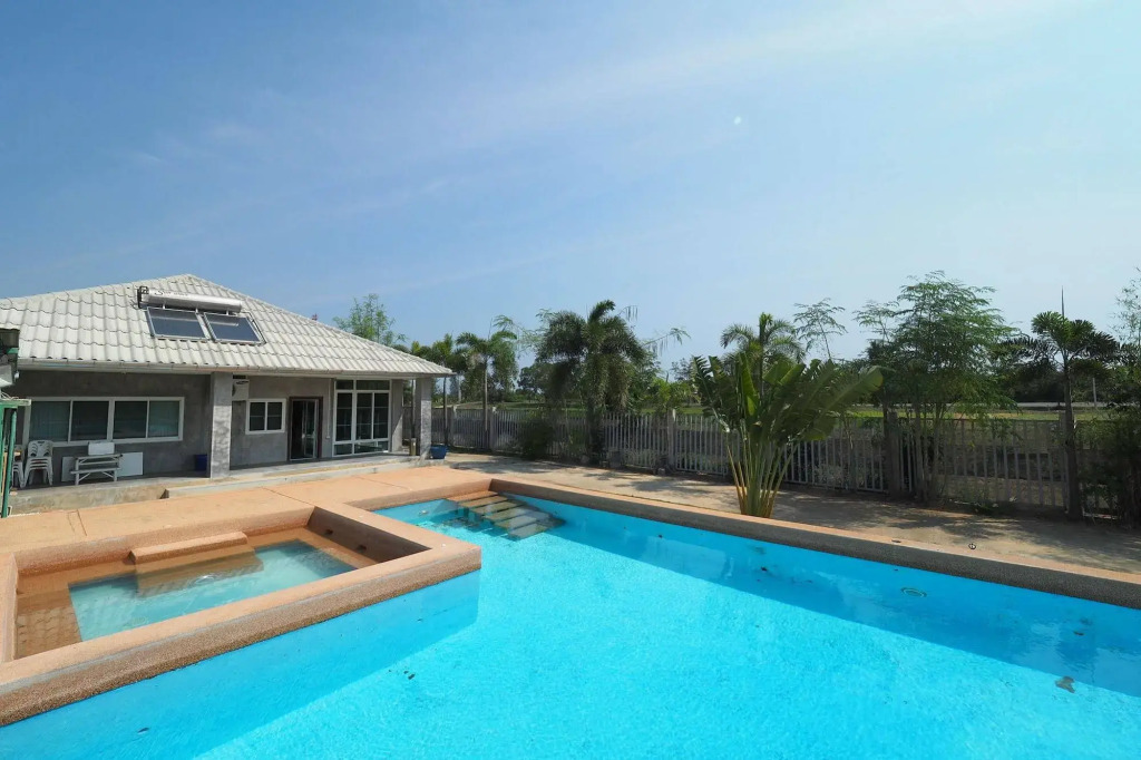 Prannary Pool Villa