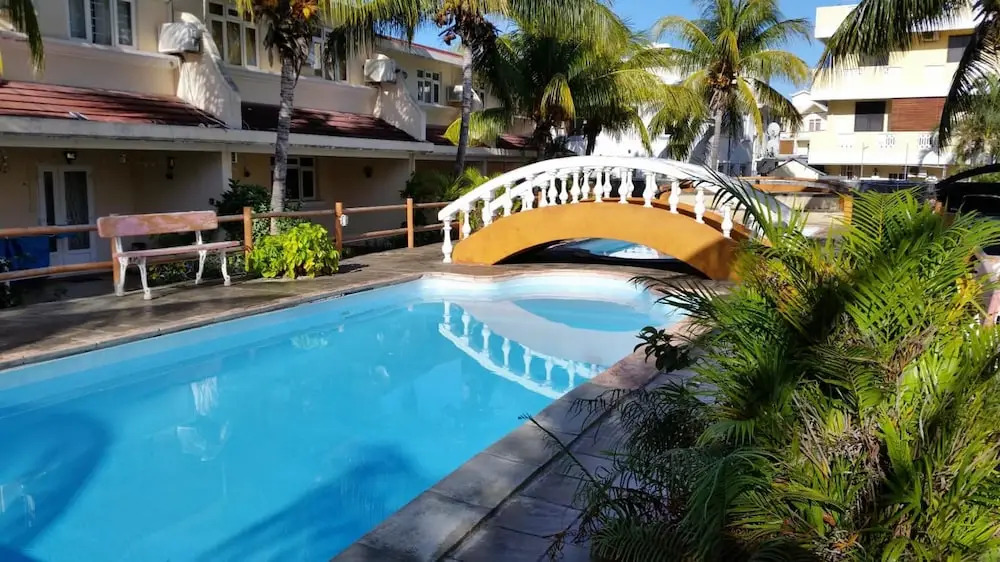 Apartment With 3 Bedrooms in Flic en Flac, With Pool Access, Enclosed