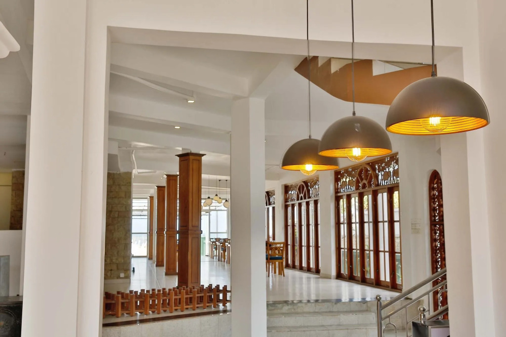 C Negombo