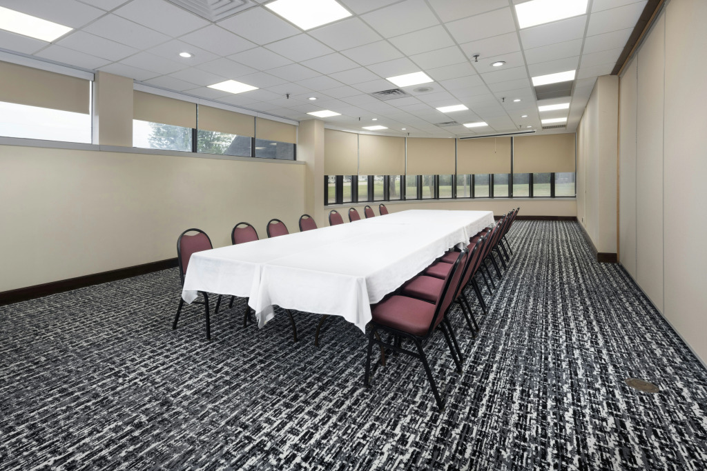 DoubleTree by Hilton Manhattan, KS