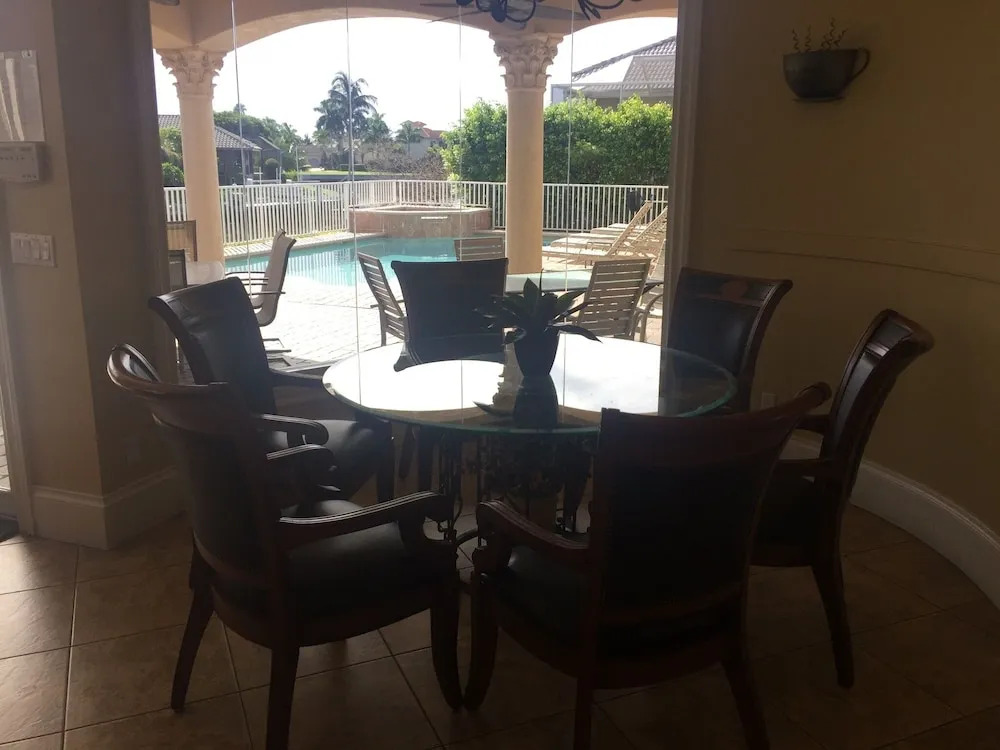 Beautiful Huge Marco Island Fl Waterfront Home- Great for Large Families
