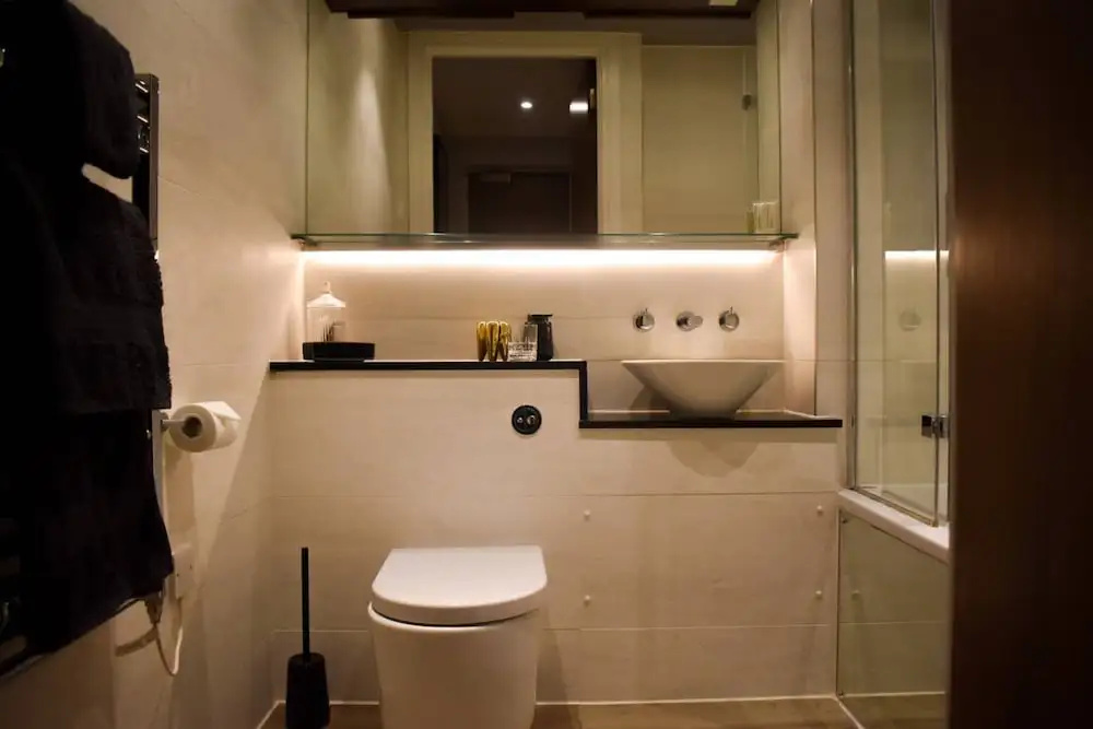 Modern 1 Bedroom Apartment With Balcony By Preston Park