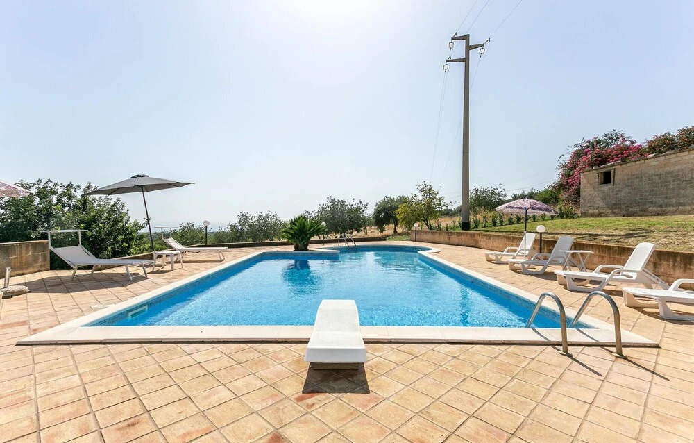 Awesome Home in Ragusa With 5 Bedrooms, Wifi and Private Swimming Pool