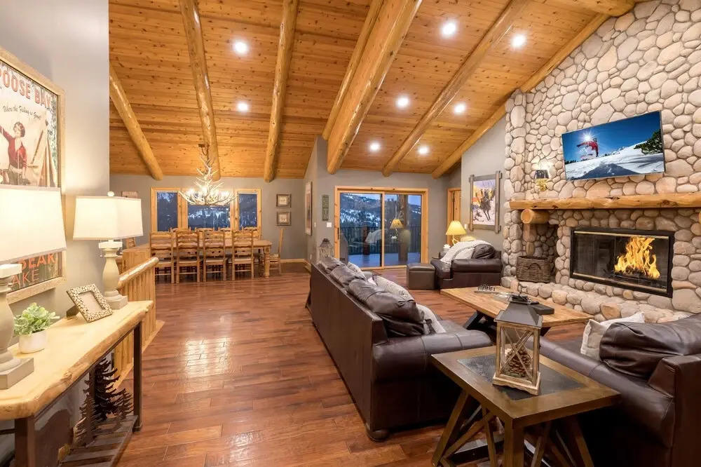 38 - Cooper's Hideaway 5 Bedroom Home by Redawning