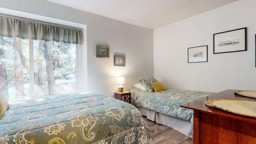 Horizons 4 188 Cozy Condo with Great Complex Amenities, On the Shuttle Route by RedAwning