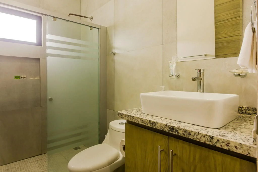 Splash Pool, Rooftop Terrace, Patio, Beach 4 Blks