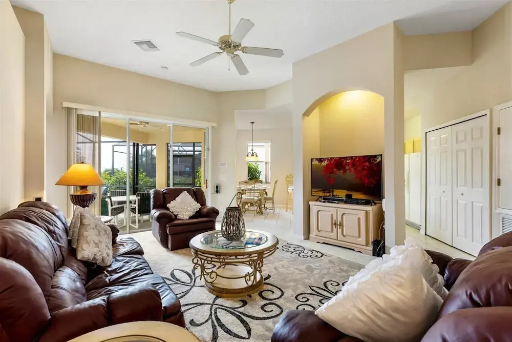 Beautiful 4 Bedroom, 4.5 Bathroom Villa on a Large Corner lot With South Facing Pool & Spa - 502