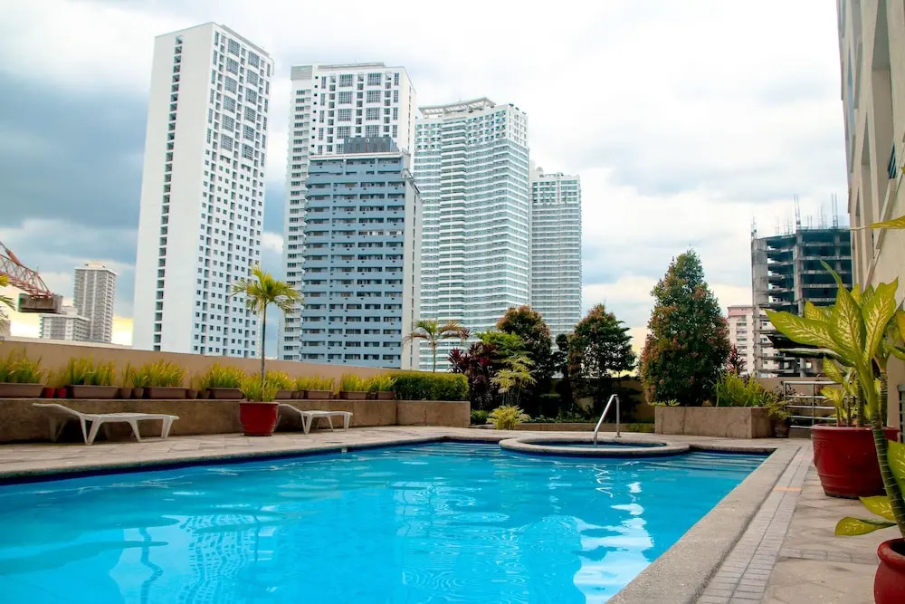 Greenbelt w/balcony Park view. Service.Location