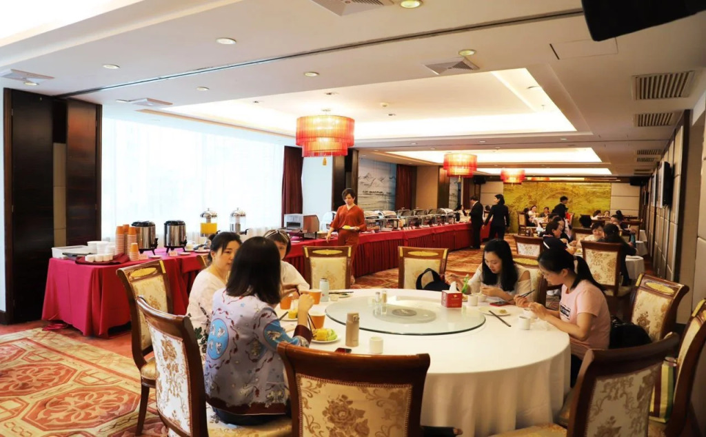 Yijian Holiday Hotel