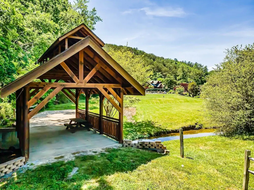 Mayberry - Three Bedroom Cabin