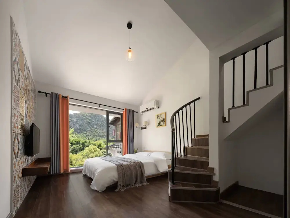 Castle peak yard Inn Free railway st ation pick-up by 2 nights