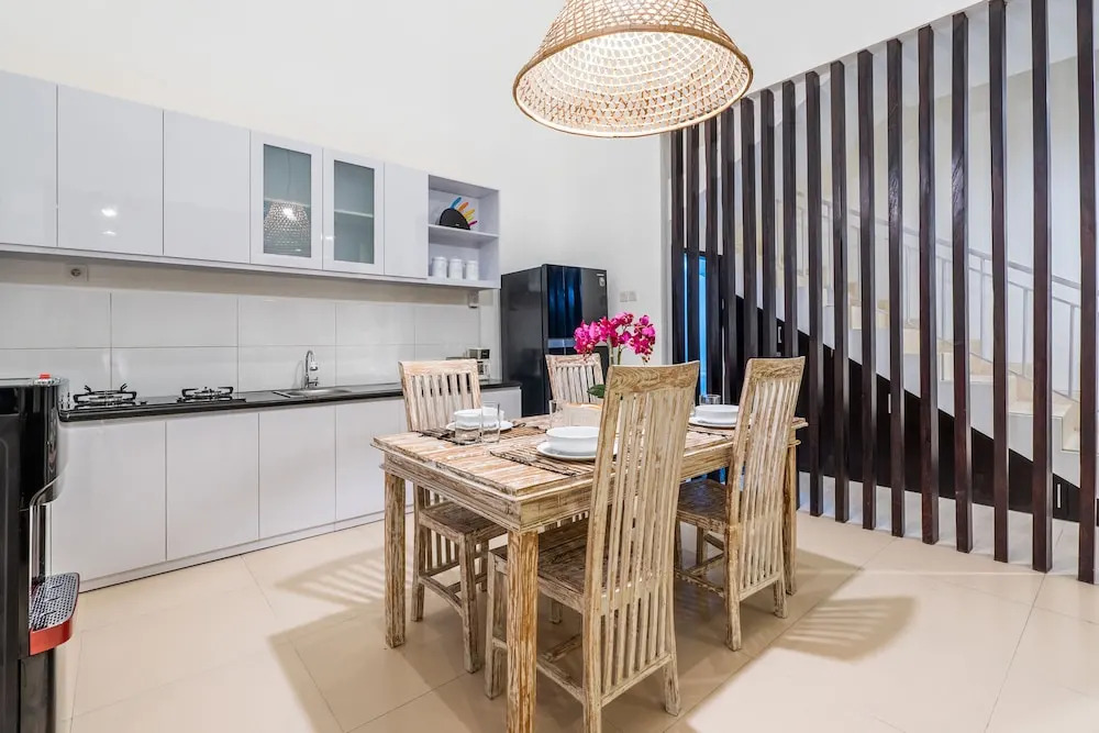 Montana Berawa Villa by Betterplace