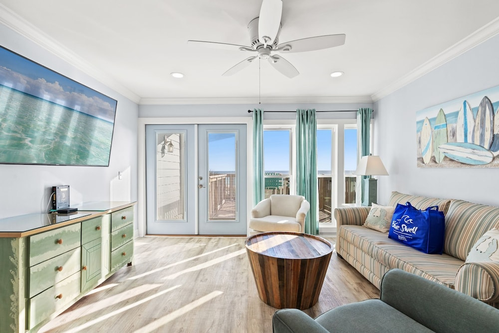 Go-jo Getaway! Coastal Comfort, 2BR Beachfront Townhouse, Sleeps 6