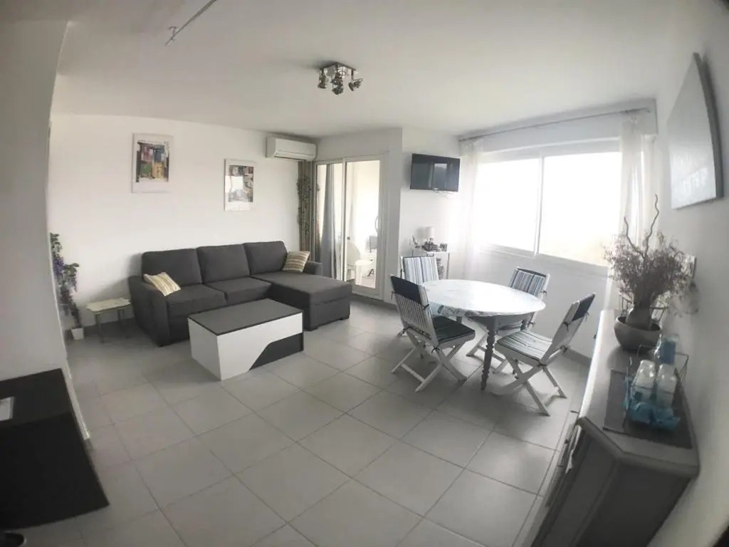 AS18656 - Grand studio vue mer, direct sur plage avec parking privé