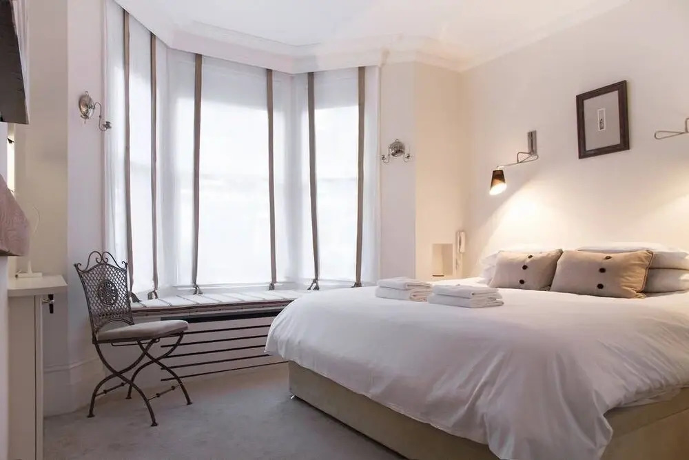 Retreat to a Stylish Flat in Chelsea