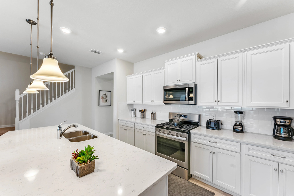5 Bedrooms 4 Bathrooms Solterra 7436 Ol