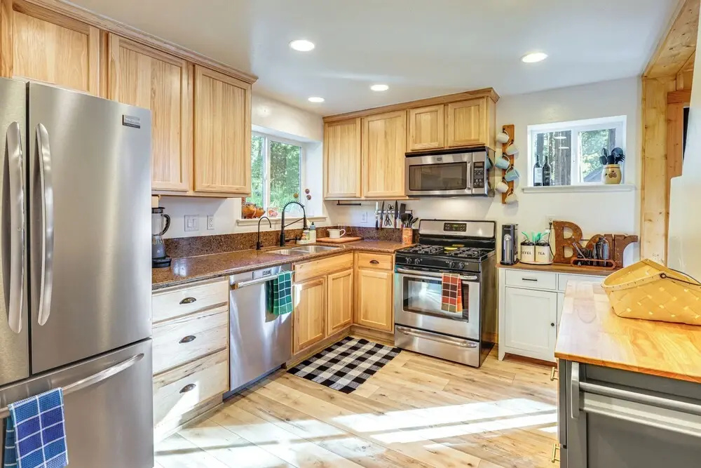 Walk to Golf, Lake: Twain Harte Cabin w/ Fireplace