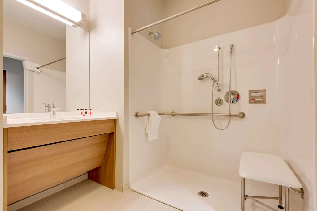 Microtel Inn & Suites by Wyndham Clarion