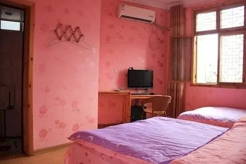 Fenghuang 999 Border Town Inn