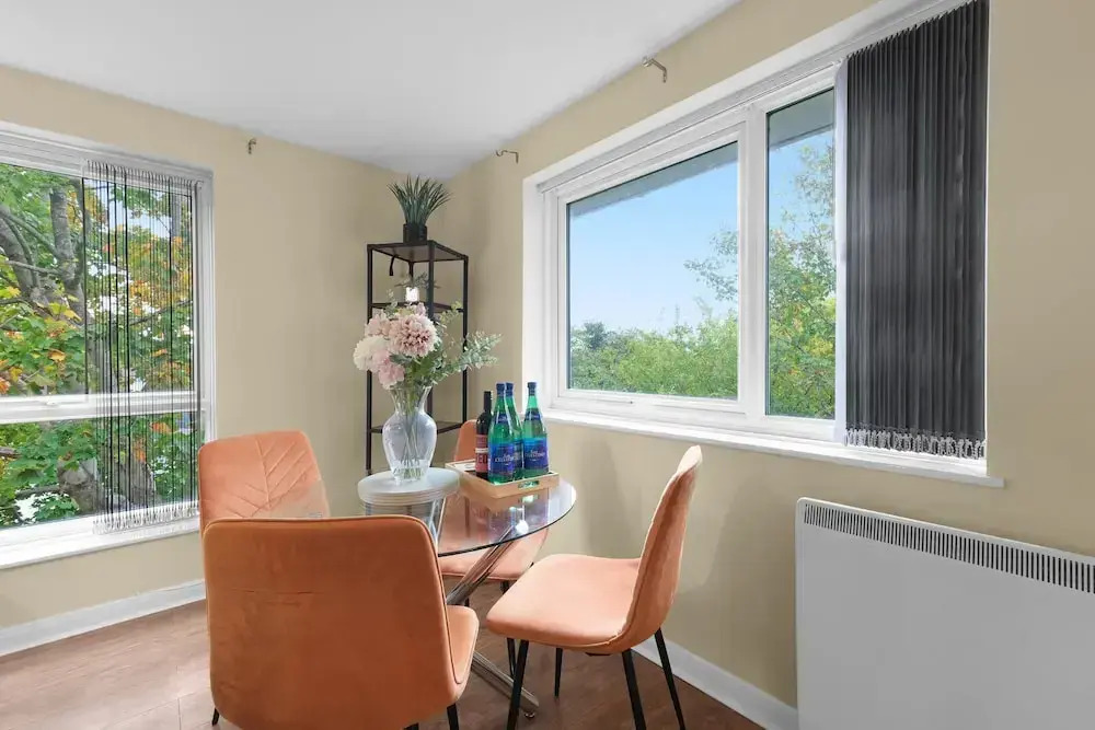 Modern 2 Bedroom Apt in Broadlands Court
