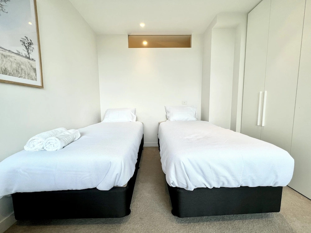 Readyset Apartment on Emerald