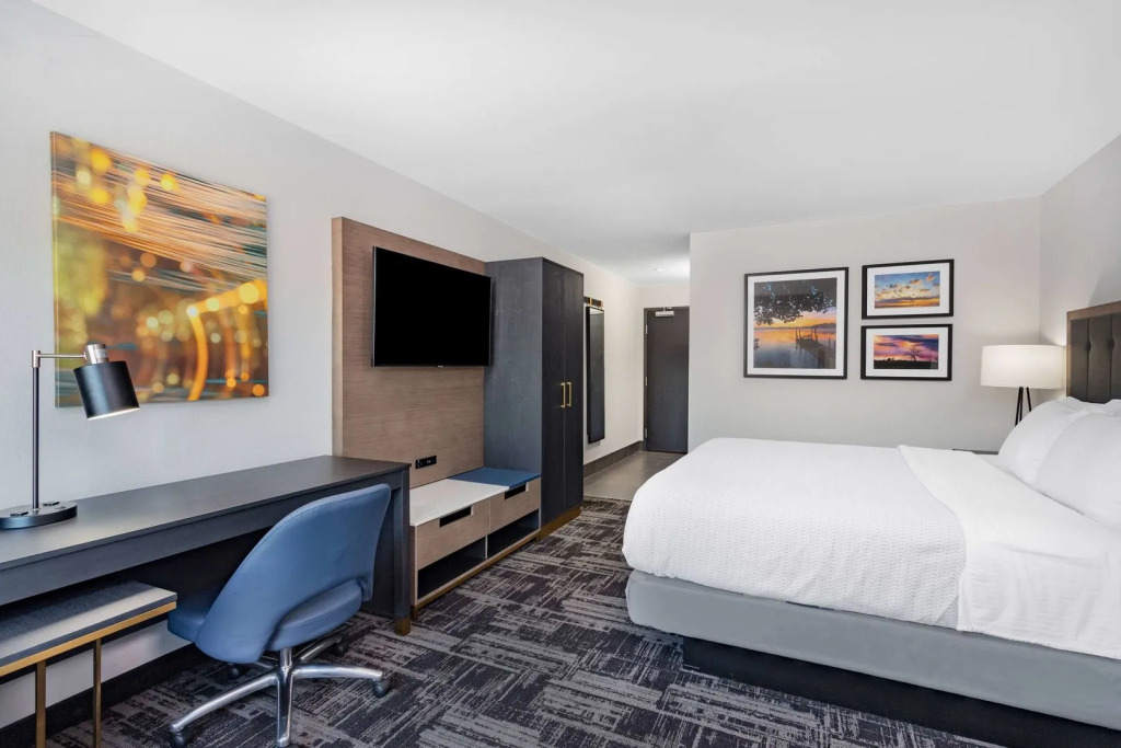 LaQuinta Suites by Wyndham South Bend Notre Dame Area