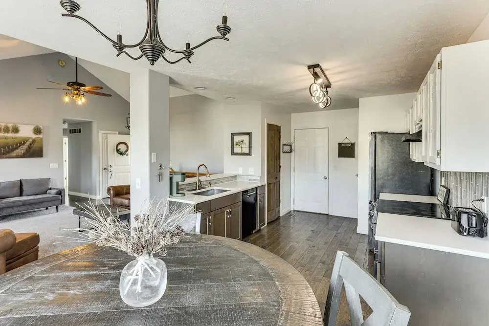 Spacious & Family Friendly! Lincoln Home w/ Deck