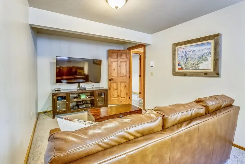 Wagon Wheel Retreat 4 Bedroom Home by RedAwning