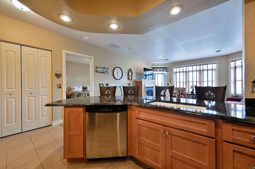 Unit 433a 1 Bd 1 Ba Condo 1 Bedroom Condo by RedAwning