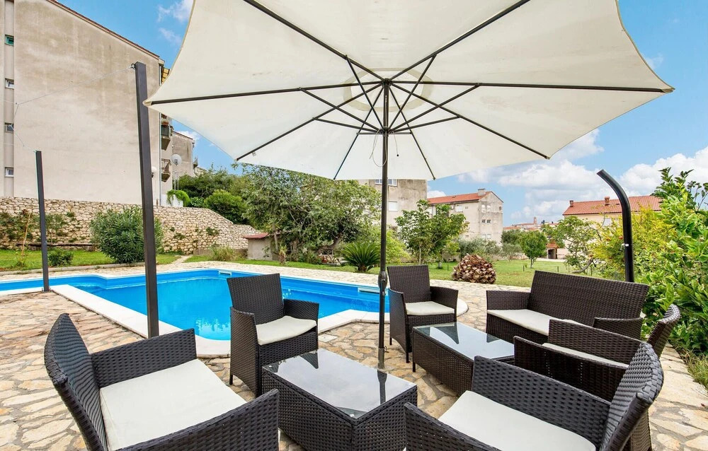 Awesome Home In Banjol
