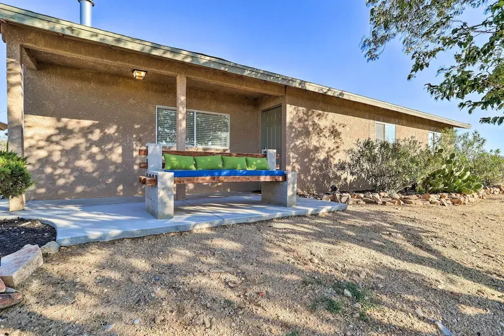 Sunny Oasis w/ Hot Tub ~ 11 Mi to Nat'l Park!