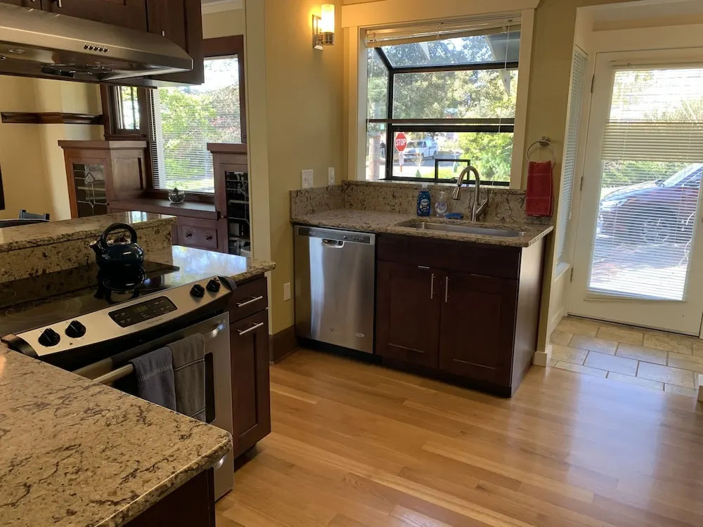 Seattle Vacation Home - Fremont House